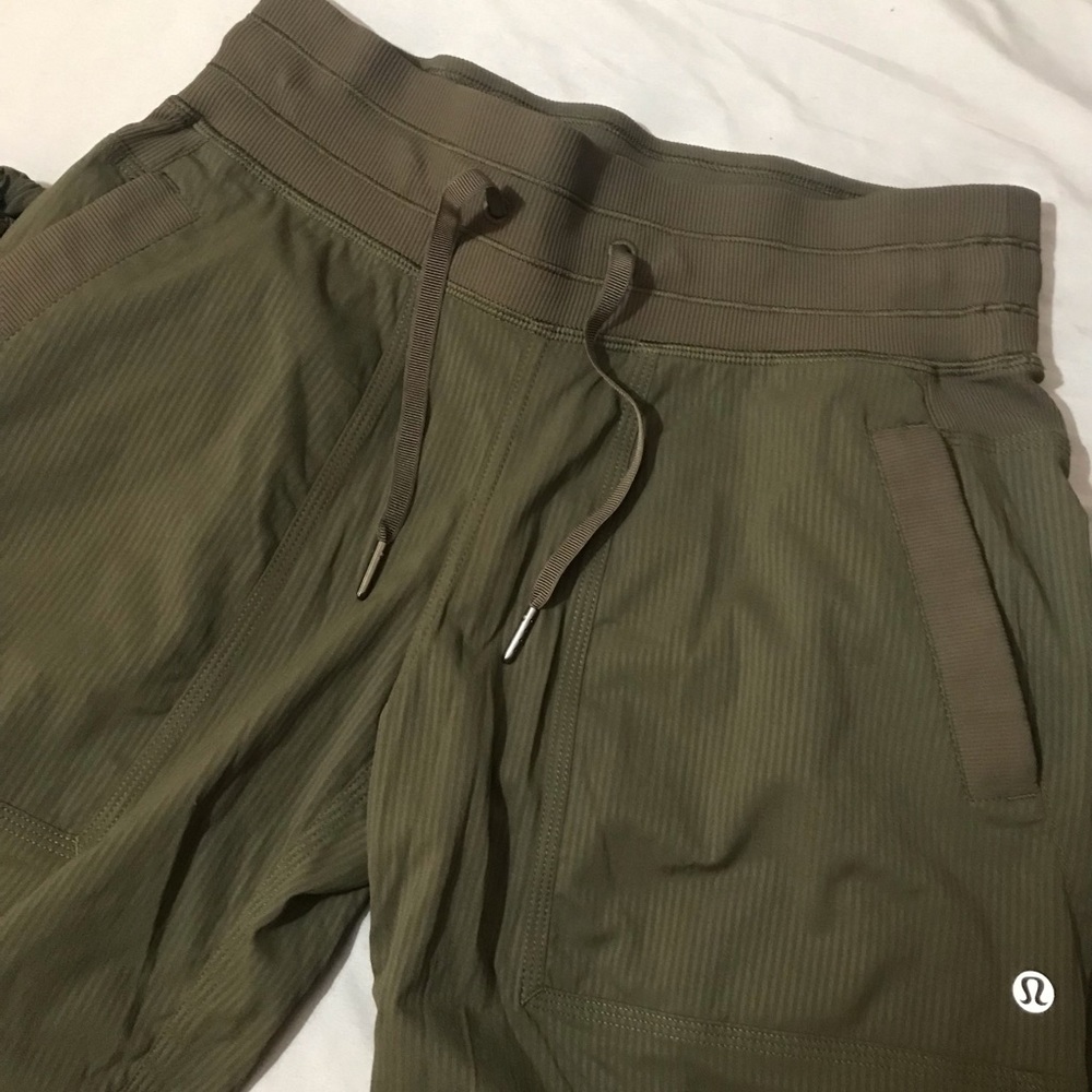 Women’s Lululemon Dance studio pants joggers size 4
